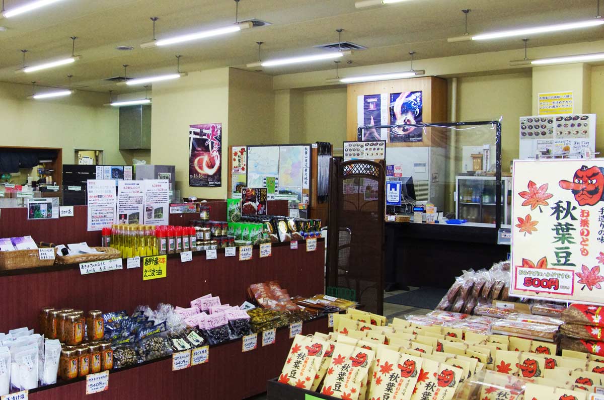 まずは、レジで食券をお買い求めください